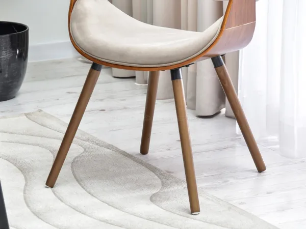 Beżowe krzesło tapicerowane - idealna propozycja